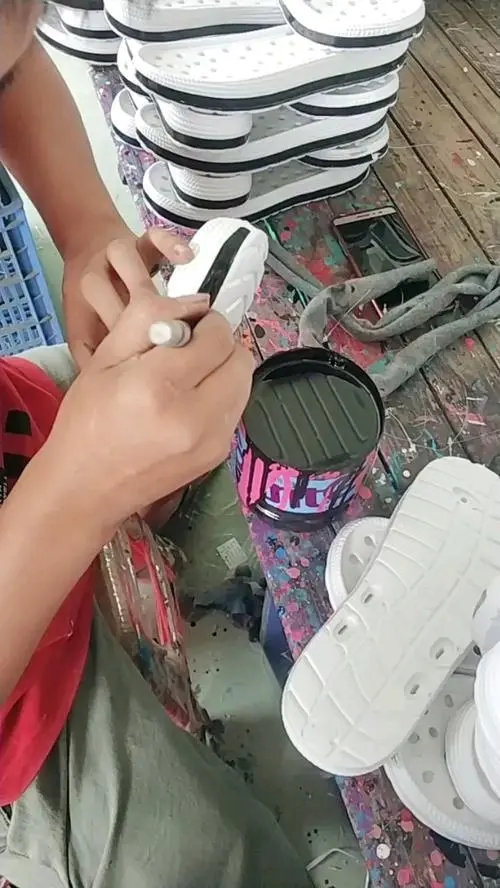 鞋底描漆工藝的技術演進與生產(chǎn)實踐